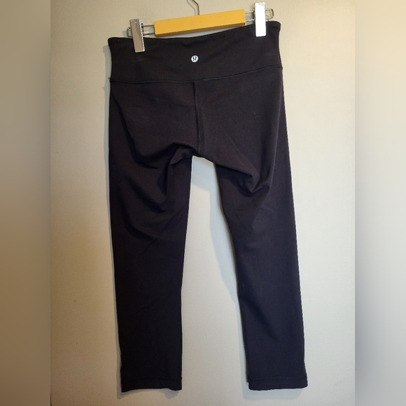 Lululemon Womens  Black Leggings Capris, Size 6 - Picture 2 of 5